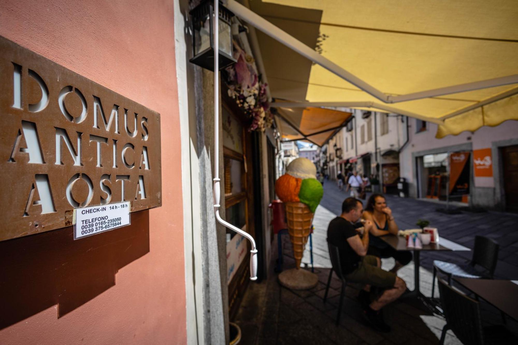 Domus Antica Aosta Hotel Exterior foto