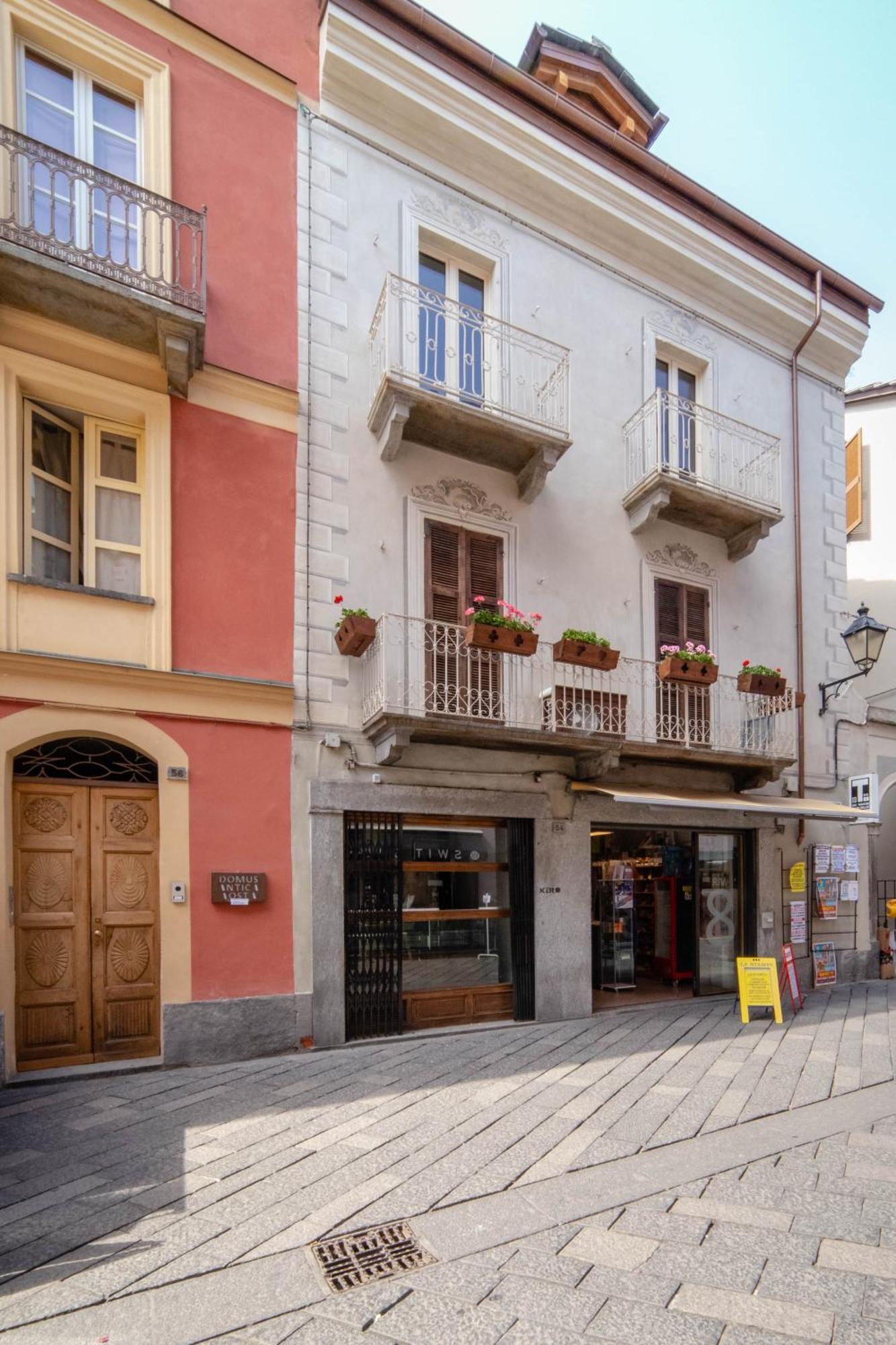 Domus Antica Aosta Hotel Exterior foto